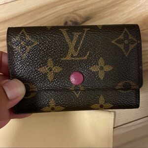 Louis Vuitton 6 Key Holder